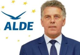 Politica USR-PLUS caracterizată prin trădare, narcisism, habotnicie și dezinteres