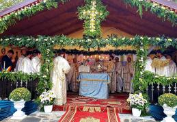 Sfințirea bisericii „Adormirea Maicii Domnului” Dumbrăvița - revărsare de lumină și har – FOTO