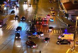 Accident cu o victimă, după ce un tânăr de 19 ani cu permisul suspendat a trecut pe culoarea roșie a semaforului
