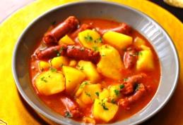 Tocăniță de cartofi cu cârnați de casă