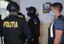 Percheziție la locuința unei femei de 73 de ani bănuită de contrabandă cu țigări