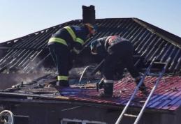 Doi frați de 4 și 17 ani, au trecut prin clipe de coșmar, după ce le-a luat foc casa - FOTO