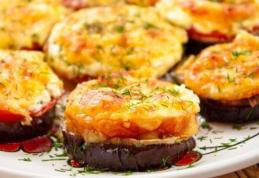 Vinete coapte cu parmezan și sos de roșii