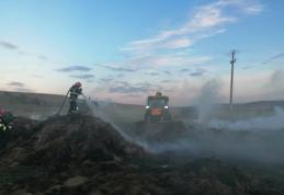 250 de tone de furaje cuprinse de flăcări într-un incendiu la Ungureni - FOTO