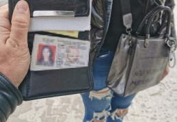 A plătit 300 de dolari pentru un permis de conducere şi s-a ales cu dosar penal