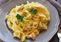 Tagliatelle cu somon și broccoli