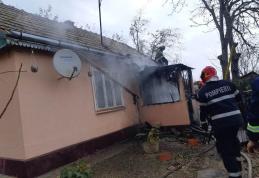 Incendiu izbucnit la o casă din Dângeni, din cauza unui scurtcircuit - FOTO