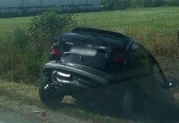 De „obosit” ce era, a intrat cu mașina în şanţ