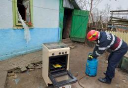 O femeie de 79 de ani a vrut să-și încălzească mâncarea dar i-a explodat bucătăria