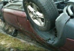 Mașină răsturnată pe o stradă din Broscăuți! Șoferul se afla sub influența alcoolului