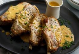 Cotlet de porc cu ceapă și sos de muștar