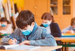 Elevii vor studia două noi materii, începând de anul următor. Președintele a promulgat proiectul de lege