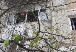 Bunurile din balconul unui apartament din Dorohoi distruse de un scurtcircuit - FOTO