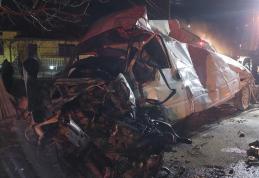 Tânăr de 25 de ani decedat după ce a intrat cu mașina într-un cap de pod