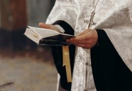 Preoți din județul Botoșani, acuzați că i-au dat afară din biserică pe cei vaccinați și le-au smuls masca enoriașilor