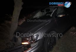 Mașină izbită într-un copac pe drumul Dorohoi - Botoșani - FOTO