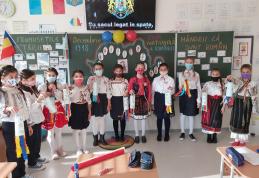 Școala Gimnazială Cornerstone Dorohoi - Sus inima, români!