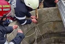 Femeie de 54 ani salvată de pompierii botoșăneni după ce a căzut într-o fântână