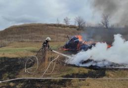 Trei tone de furaje mistuite de flăcări la Botoșani - FOTO