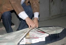 Geantă „abandonată” plină cu țigări de contrabandă găsită de jandarmi în Piața Centrală