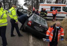Accident la intrarea în Dorohoi! O mașină a intrat într-un cap de pod - FOTO