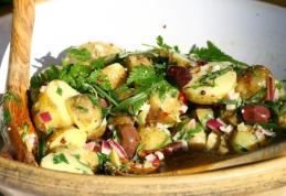 Salată caldă de cartofi