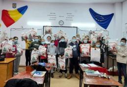 De Moș Nicolae, Primarul le-a oferit daruri copiilor ibăneșteni - FOTO