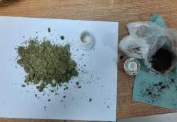 Droguri ascunse într-un flacon de medicamente descoperite la Vama Stânca - FOTO