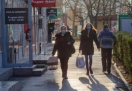 Purtarea măștii nu mai este obligatorie în spațiile deschise neaglomerate. Acces în magazine și cu test de covid