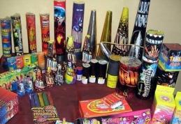 Tânăr prins de polițiști în timp ce vindea articole pirotehnice