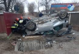 Accident la Carasa! O mașină s-a răsturnat pe carosabil - FOTO
