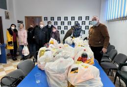 Fapte bune de Crăciun! Pachete distribuite de membrii PNL Dorohoi pentru mai multe familii - FOTO
