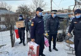 Bucurie adusă de jandarmi pe chipurile membrilor a două familii din Dorohoi - FOTO