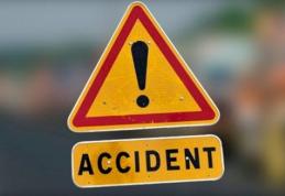 Accident produs de un tânăr în stare de ebrietate. Doi pasageri împreună cu șoferul au ajuns la spital