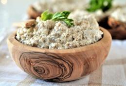 Salată de ciuperci cu usturoi