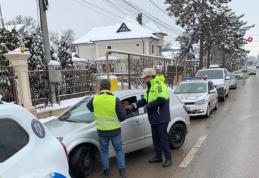 Acțiune a polițiștilor și reprezentanților RAR pentru verificarea dotării mașinilor cu anvelope de iarnă - FOTO