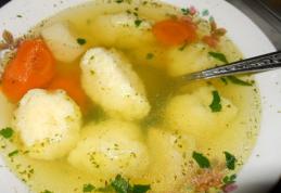 Supă de casă cu găluşte pufoase