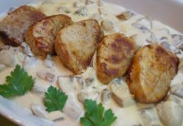 Muschiuleț de porc cu sos de ciuperci