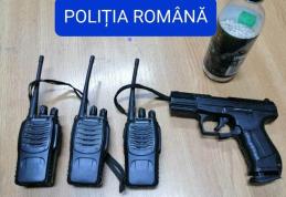 Doi tineri au luat-o la fugă pe câmp după ce polițiștii au solicitat verificarea mașinii în care se aflau - FOTO