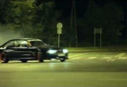 Depistat de polițiști în timp ce făcea drifturi, deși nu deținea permis de conducere