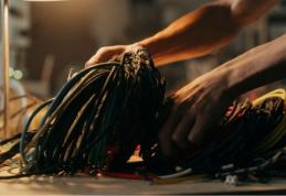 Tineri surprinși de polițiști în timp ce sustrăgeau cablu la Mihăileni. Aceștia au fost reținuți