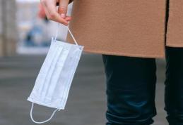 Italia renunță la obligativitatea purtării măștii în aer liber