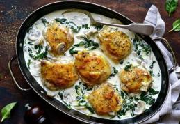 Pui în sos cremos cu spanac