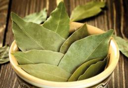 Frunzele de dafin ajută la scăderea glicemiei și a colesterolului