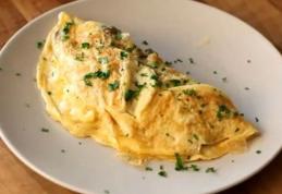 Omletă simplă cu ciuperci, șuncă și pătrunjel