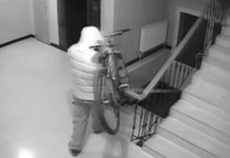 Doi tineri din Botoșani reținuți după ce au furat o bicicletă
