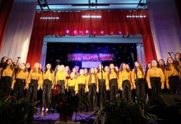 „Flori pentru mama” 2022 – cântec, poezie și dans aduse omagiu mamelor - FOTO