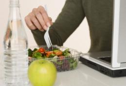 Trucuri pentru o alimentație sănătoasă la birou