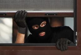 Tânăr reținut pentru furt după ce a furat dintr-un bar, o școală și un magazin