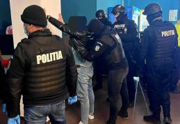 Acțiune a polițiștilor în zona cluburilor și a sălilor de jocuri de noroc - FOTO